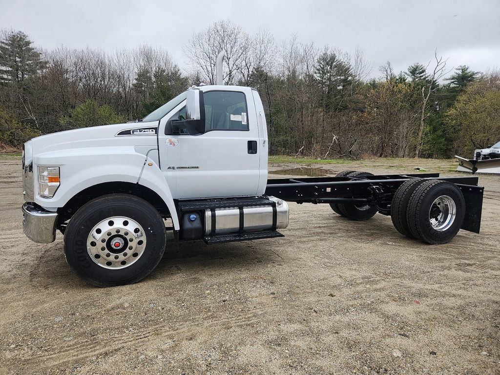 2024 Ford F-750 SuperCab photo 4