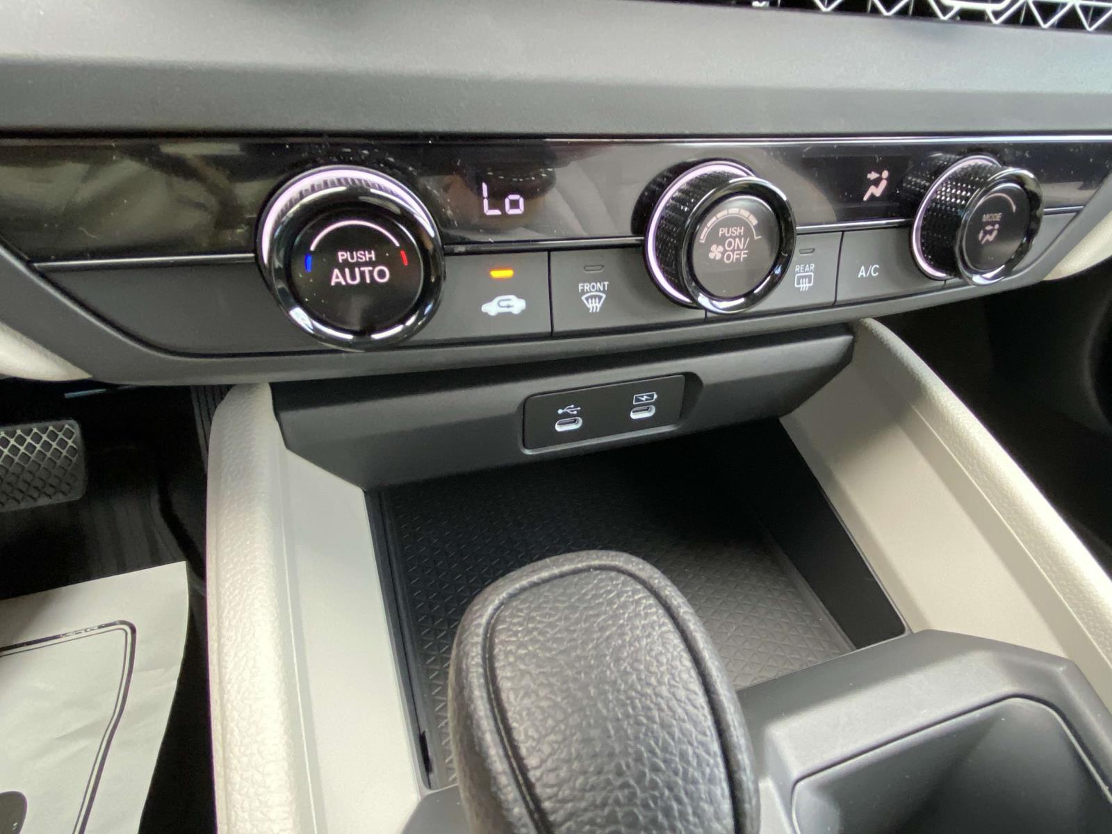 2025 Honda Accord LX photo 8