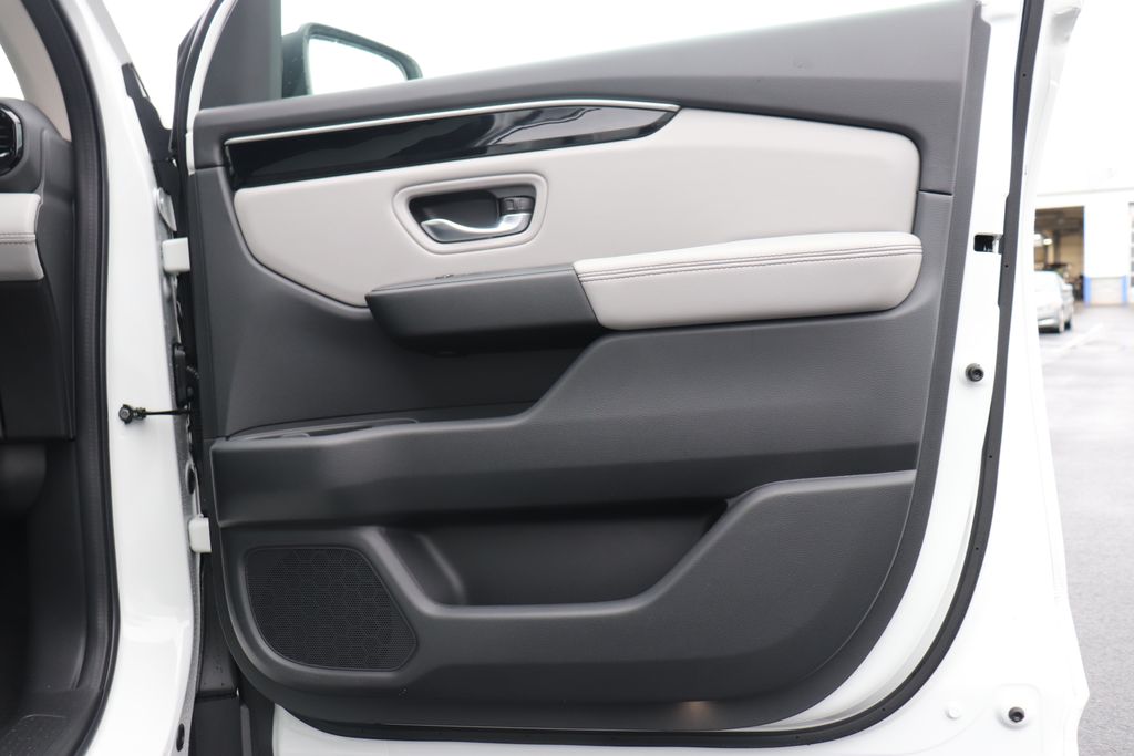 2025 Honda Pilot Touring photo 18