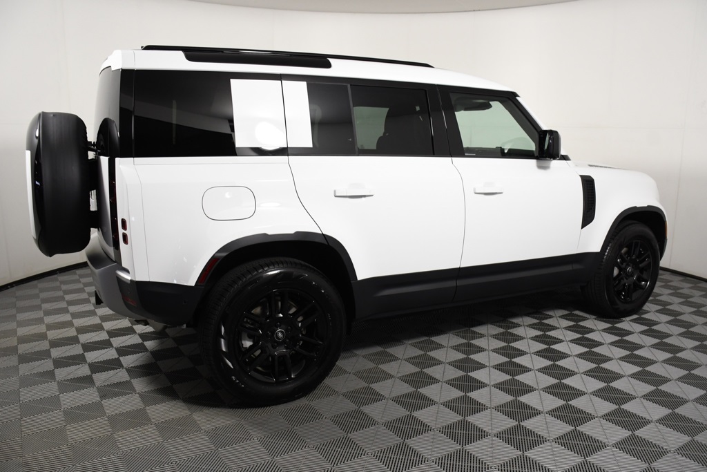 2025 Land Rover Defender 110 S photo 7