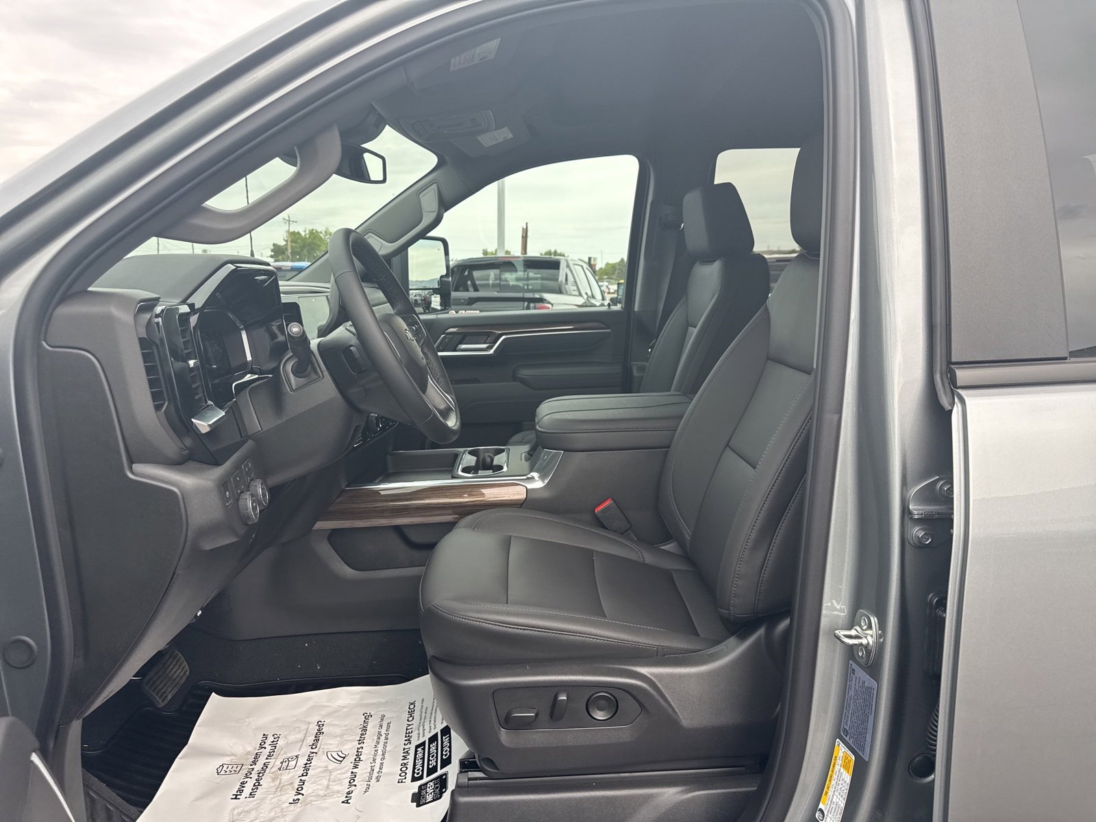 2026 Chevrolet Silverado 2500HD LT photo 9
