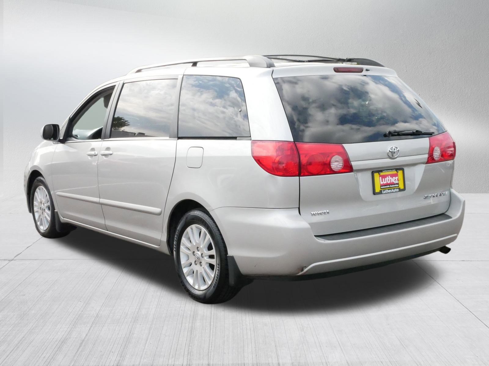 2009 Toyota Sienna XLE photo 5