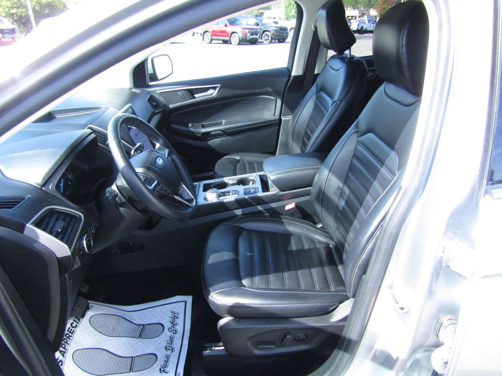 2023 Ford Edge SEL photo 6
