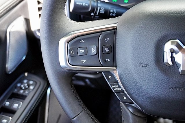 New 2026 Diamond Black Crystal Pearl-Coat Exterior Paint RAM Laramie image 42