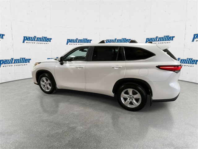 2023 Toyota Highlander L photo 4