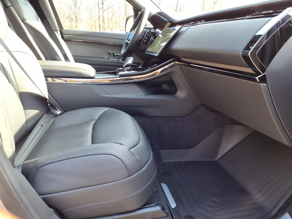 2025 Land Rover Range Rover Sport P460e Dynamic SE photo 3