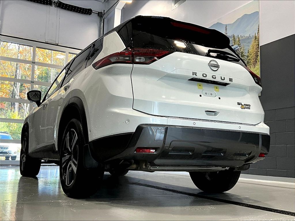 2025 Nissan Rogue SL photo 4