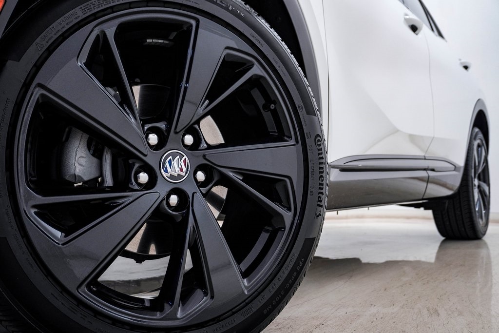 2023 Buick Envision Essence photo 3