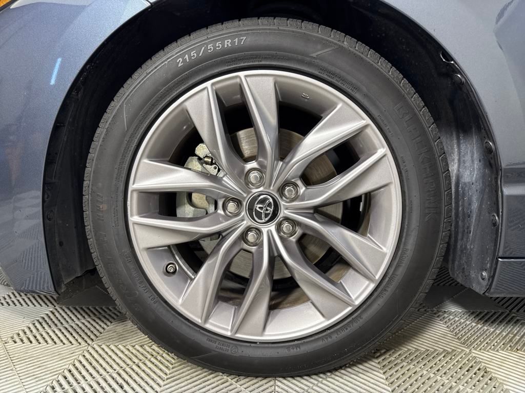 2019 Toyota Avalon XLE photo 16