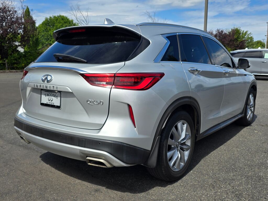 2021 Infiniti QX50 Luxe photo 3