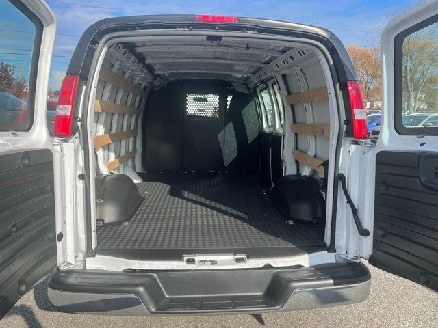 2024 Chevrolet Express Cargo 2500 photo 3