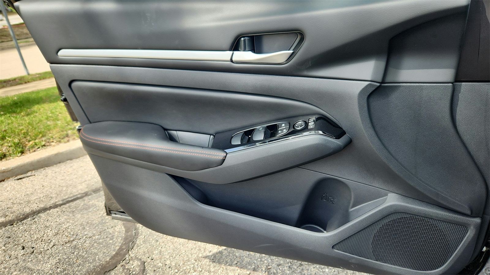 2025 Nissan Altima 2.5 SR photo 16