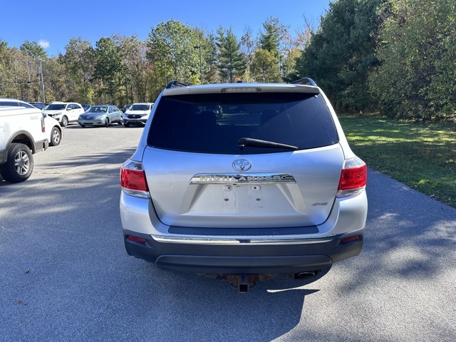 2011 Toyota Highlander SE photo 3