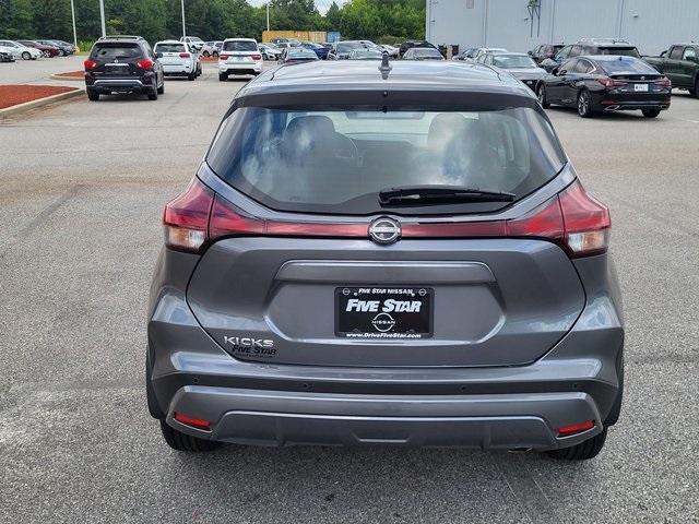 2025 Nissan Kicks Play S photo 3