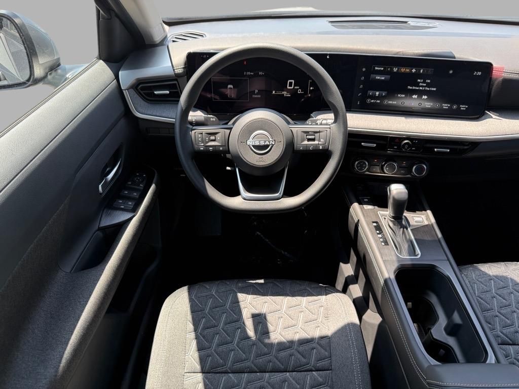 2025 Nissan Kicks SV photo 4