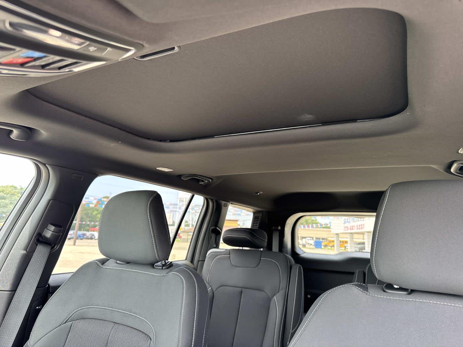 2025 Jeep Grand Cherokee Laredo X photo 32
