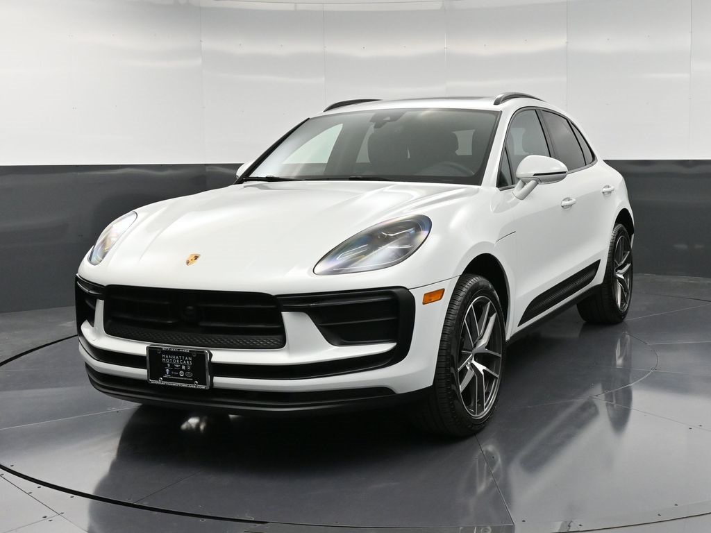 2025 Porsche Macan's photo