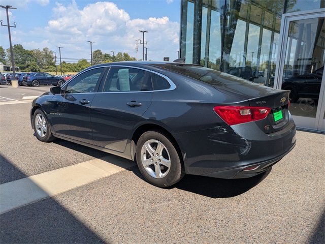 2020 Chevrolet Malibu photo 3