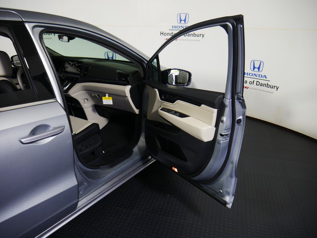 2026 Honda Odyssey Elite photo 6