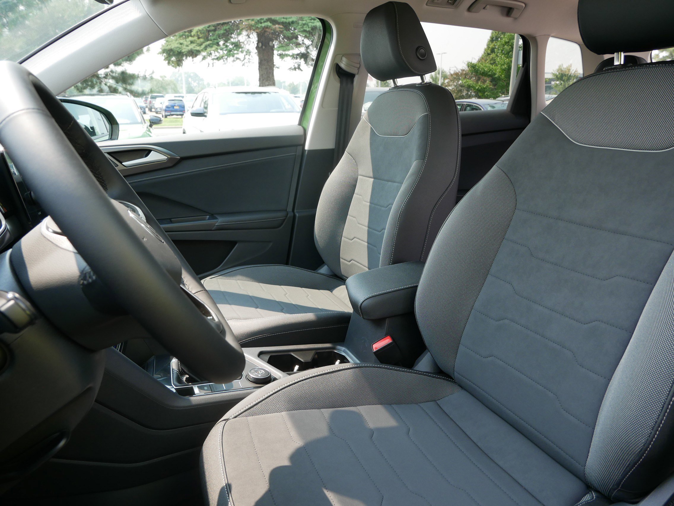 2025 Volkswagen Taos SE photo 3
