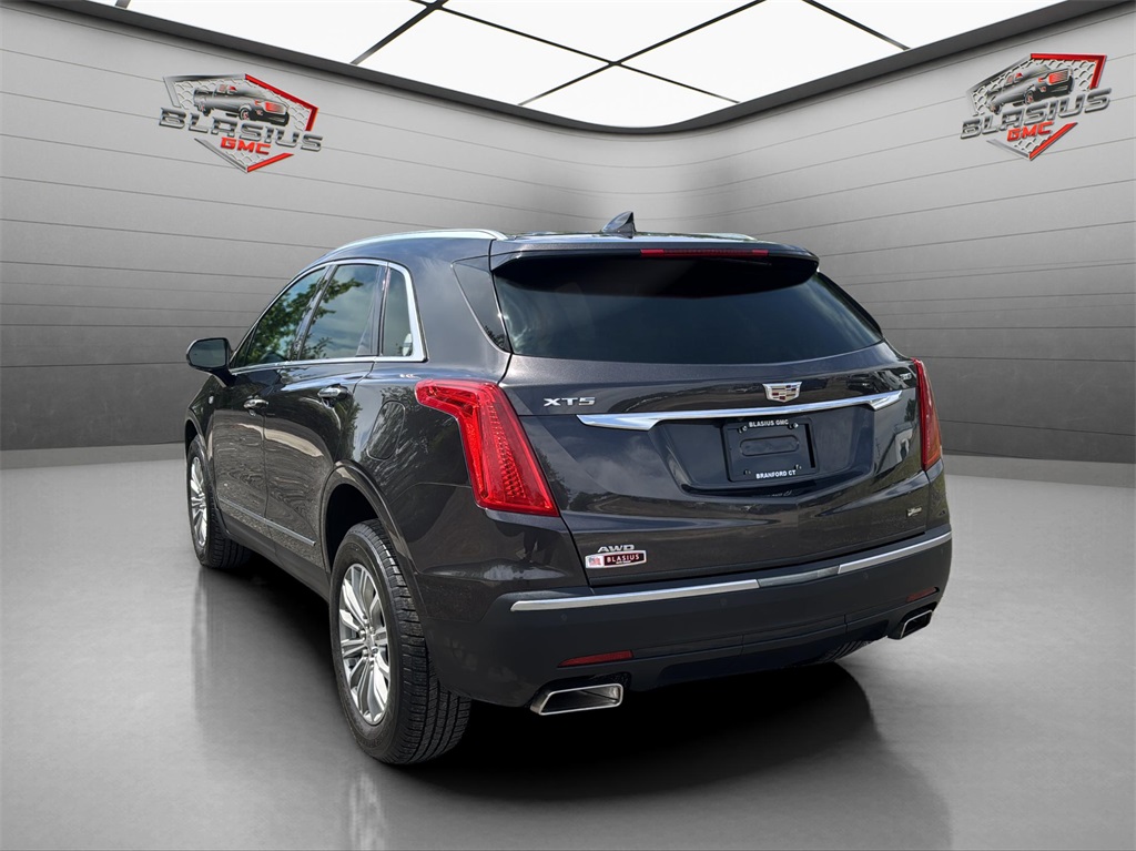 2018 Cadillac XT5 Luxury photo 2