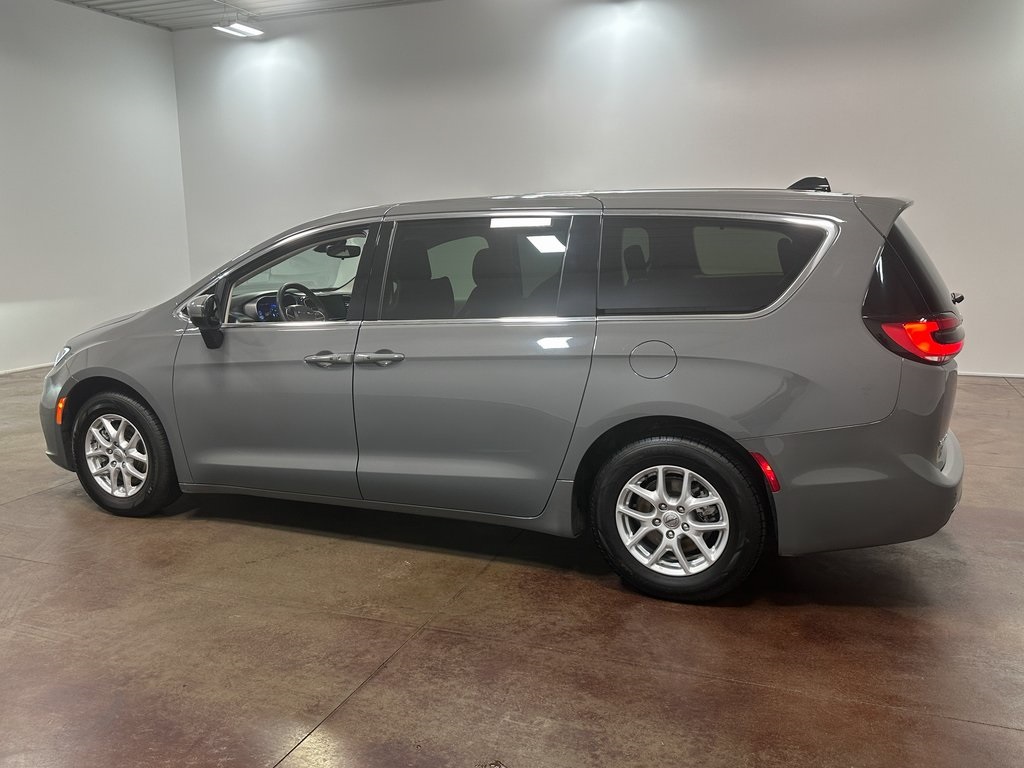 2023 Chrysler Pacifica Touring L photo 28