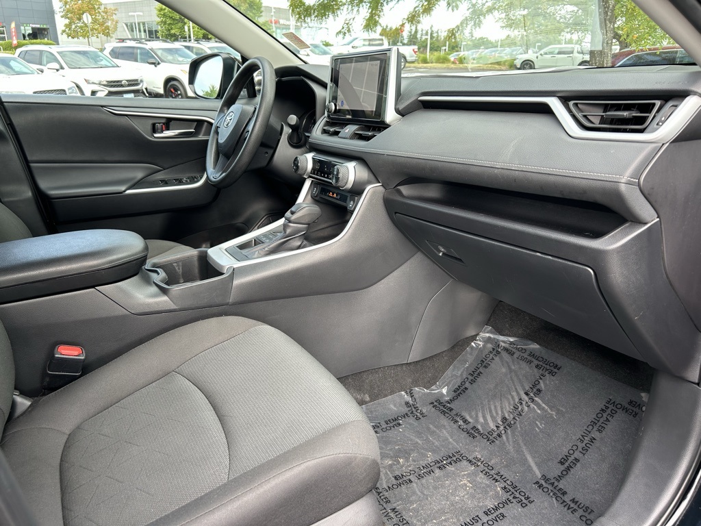 2024 Toyota RAV4 XLE photo 22