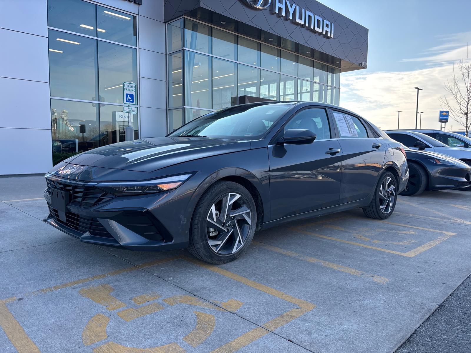 2025 Hyundai Elantra Limited's photo