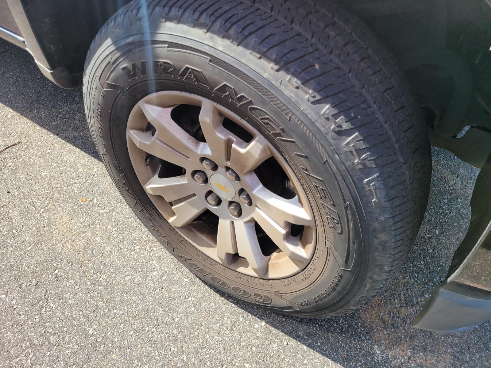 2016 Chevrolet Colorado LT photo 3