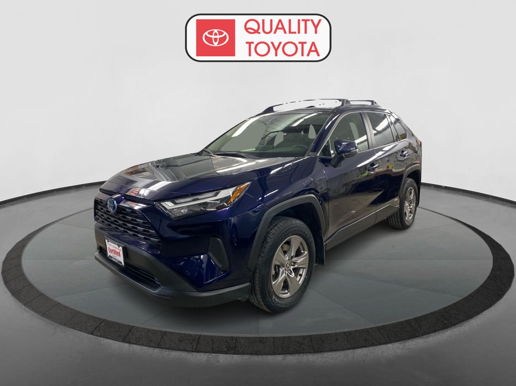 2024 Toyota RAV4 XLE's photo