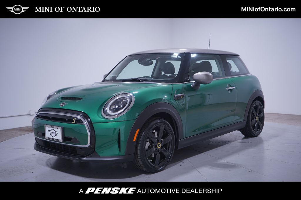 2024 MINI Hardtop 2 Door SE's photo
