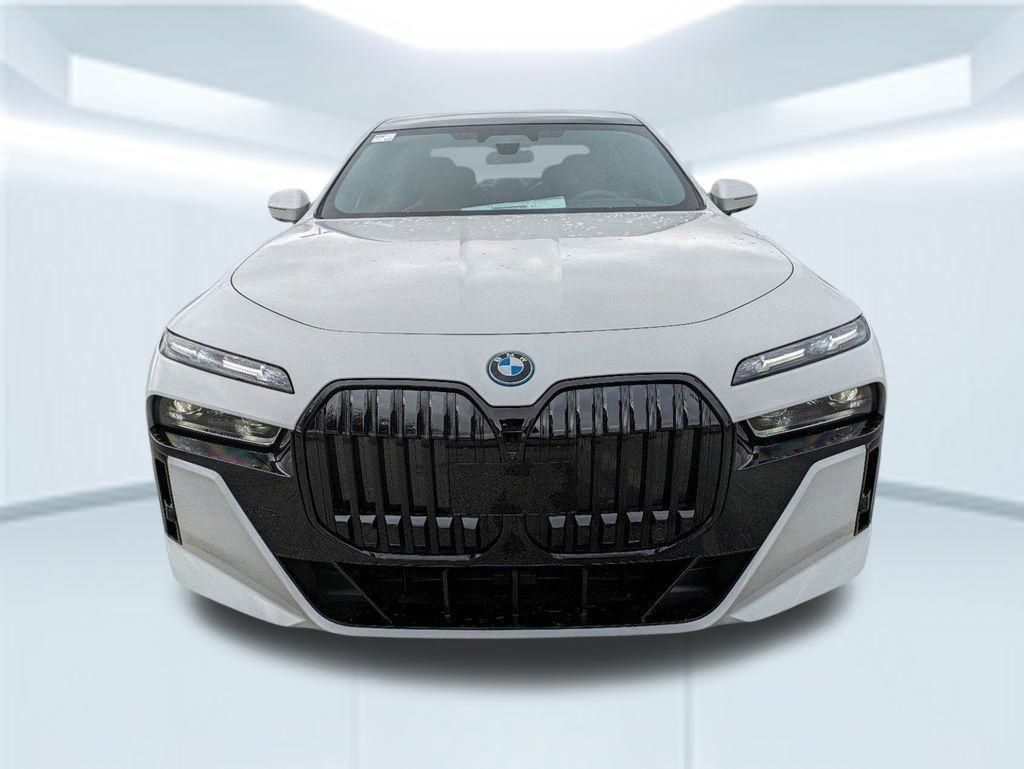 New 2024 Mineral White Metallic BMW xDrive60 image 11