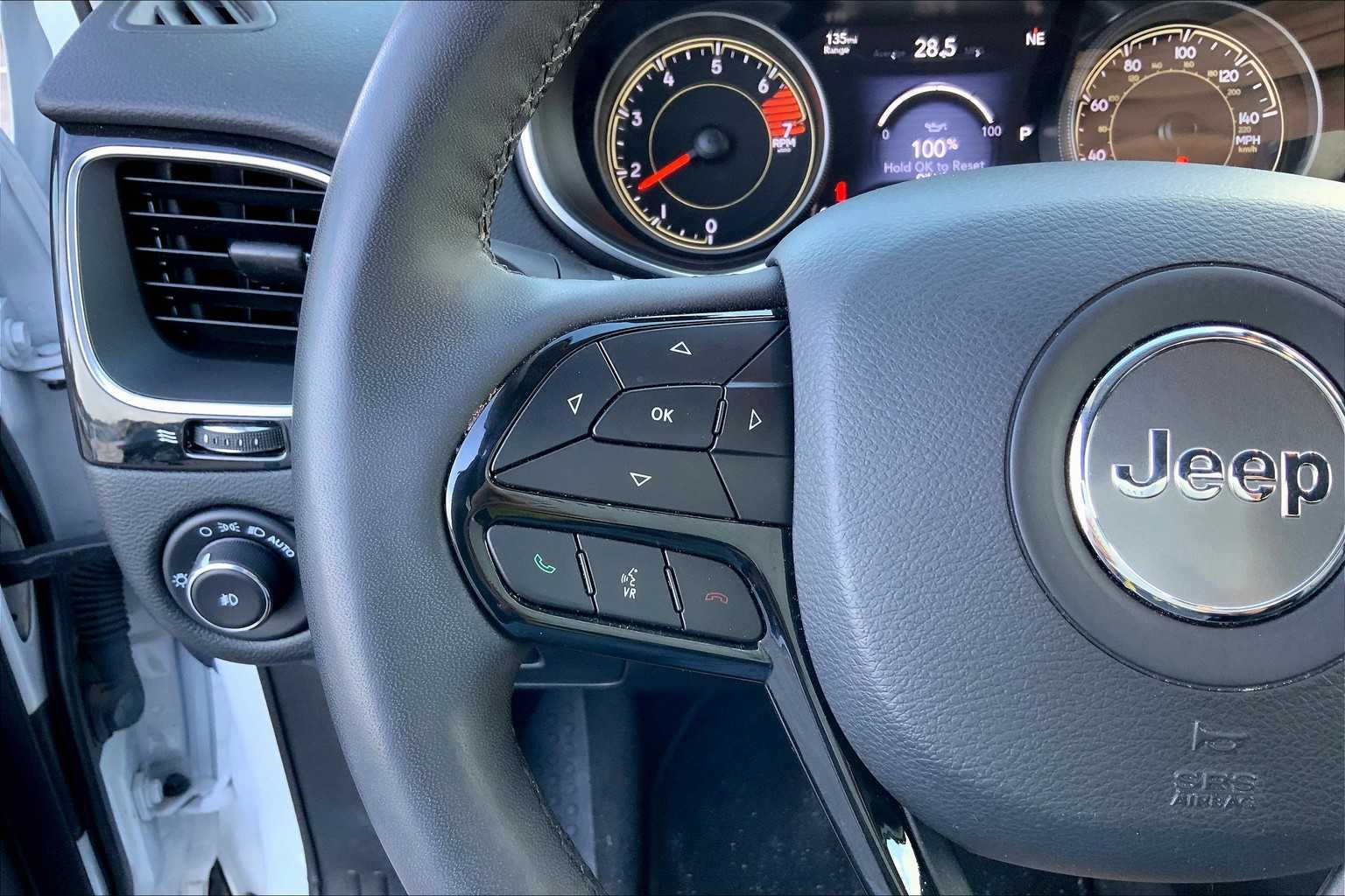 2023 Jeep Cherokee Altitude Lux photo 18