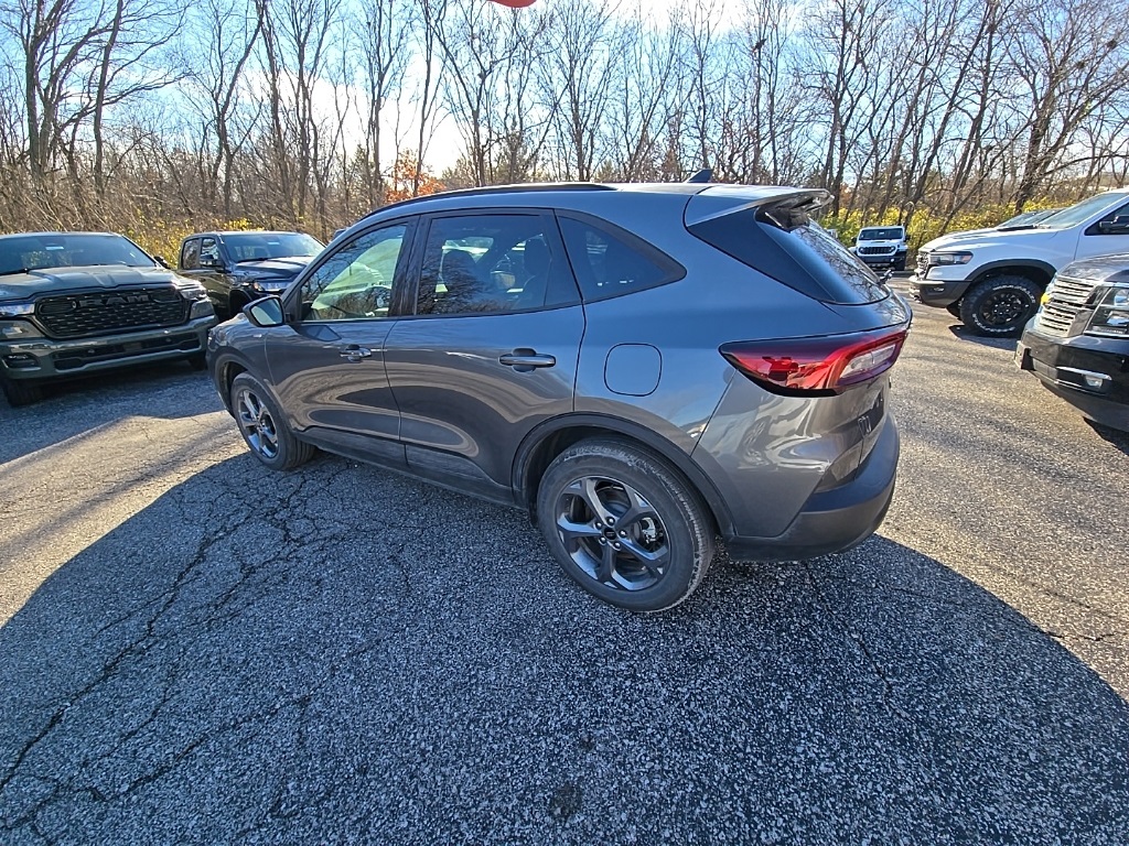 2025 Ford Escape ST-Line photo 3