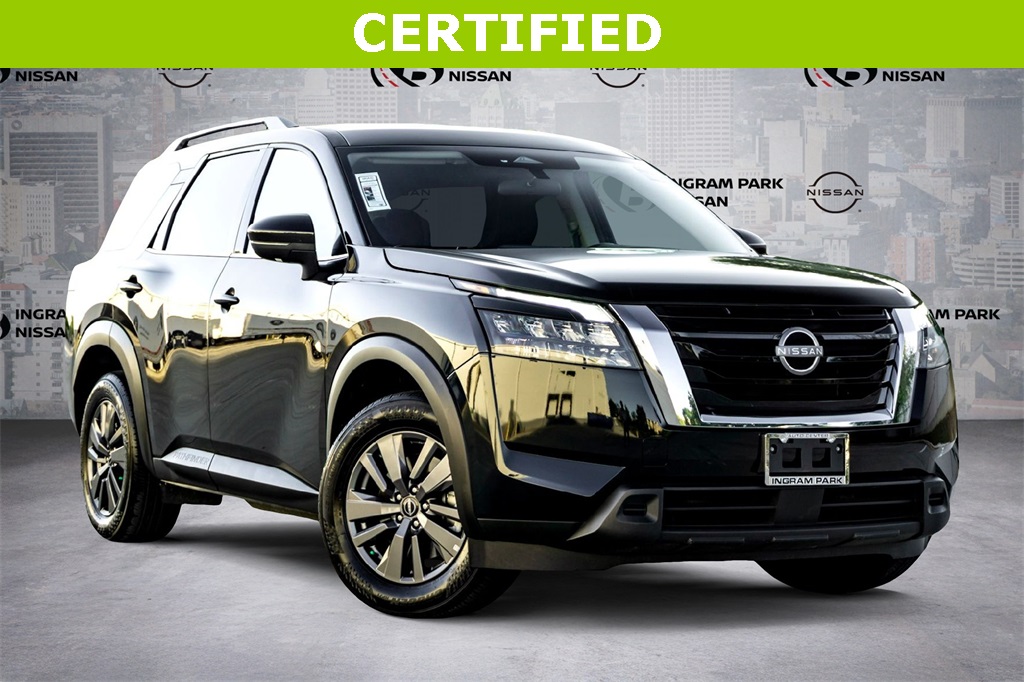 2025 Nissan Pathfinder SV's photo