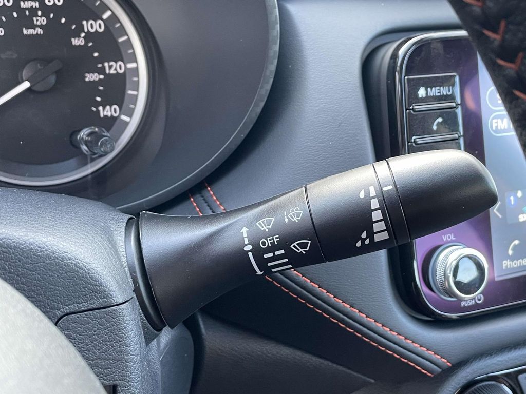 2025 Nissan Versa SR photo 20