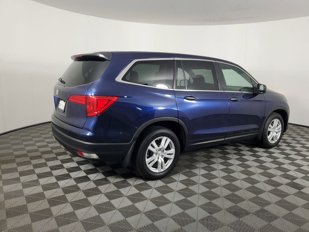 2016 Honda Pilot LX photo 4