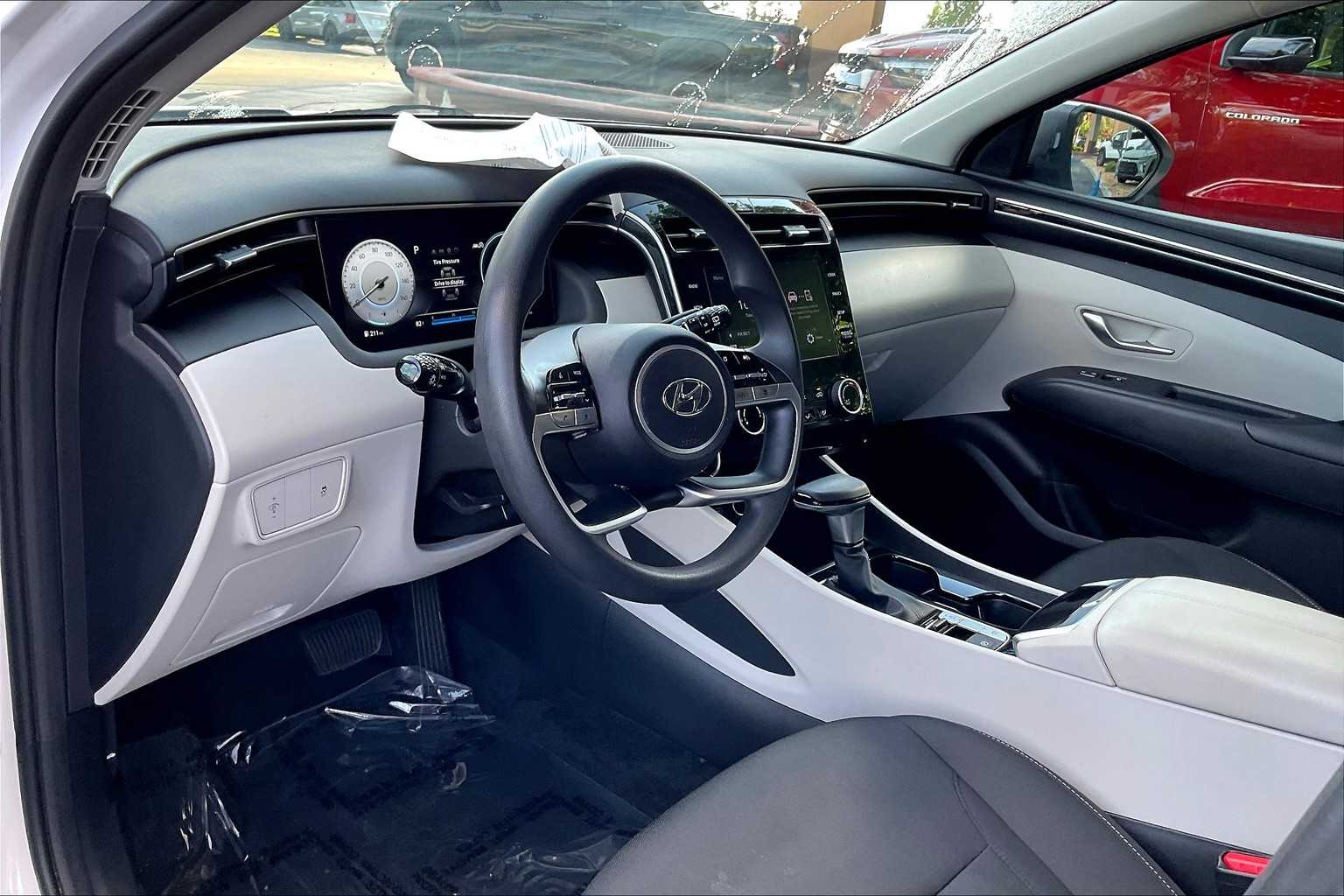 2024 Hyundai Tucson SE photo 12