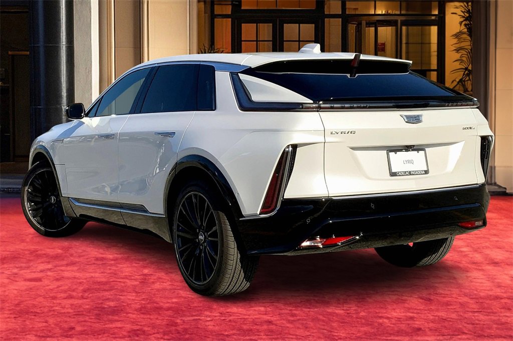 2025 Cadillac Lyriq Luxury photo 4