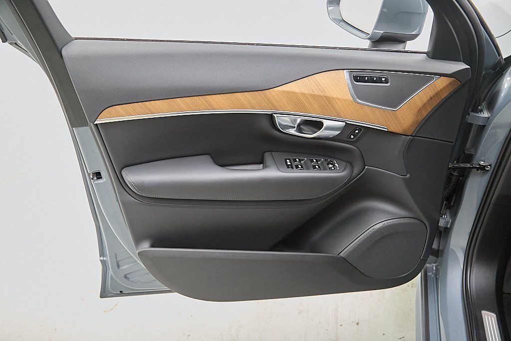 2023 VOLVO XC90 - Image 10