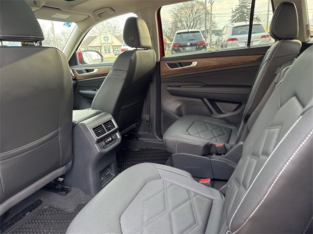2025 Volkswagen Atlas SE Technology photo 29