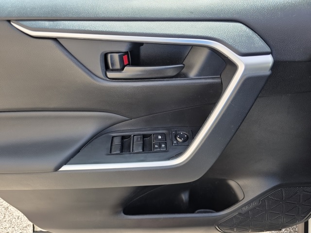 2024 Toyota RAV4 LE photo 9