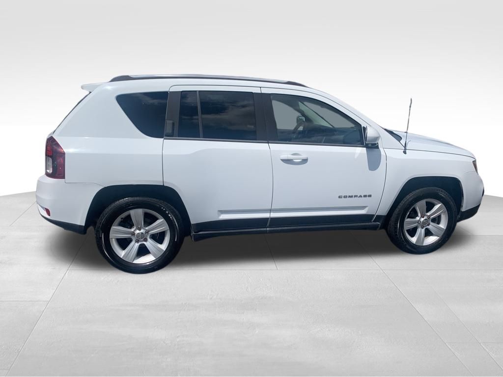 2014 Jeep Compass Latitude photo 3
