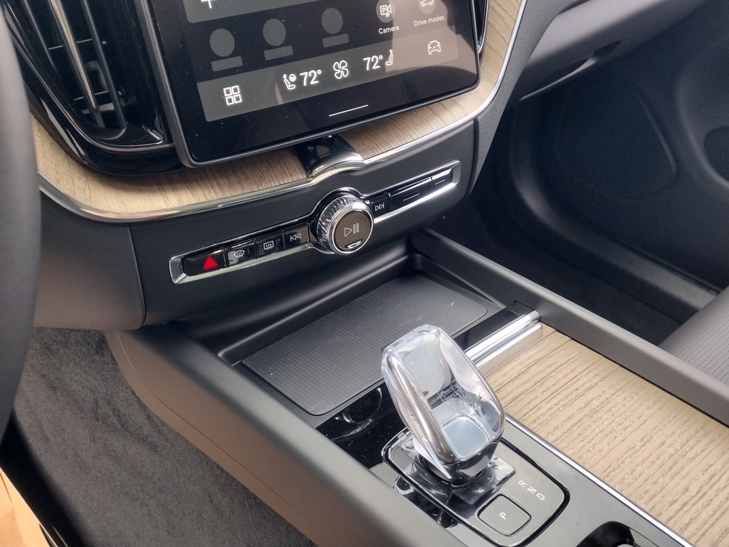 2026 VOLVO XC60 - Image 14