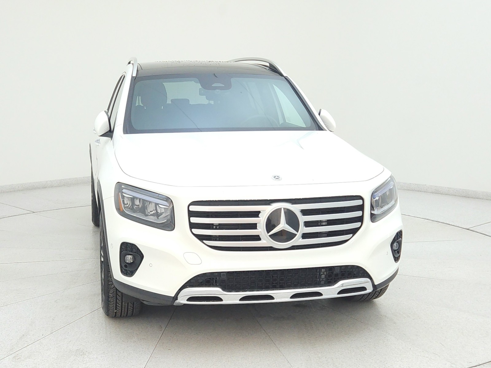 Certified Used 2025 Polar White Mercedes-Benz GLB 250 image 2