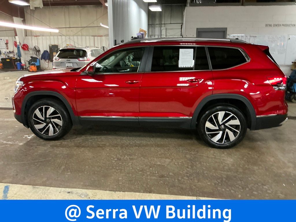 2024 Volkswagen Atlas SEL photo 2