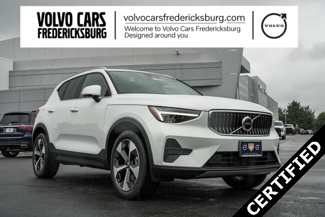 2025 Volvo XC40 Core's photo