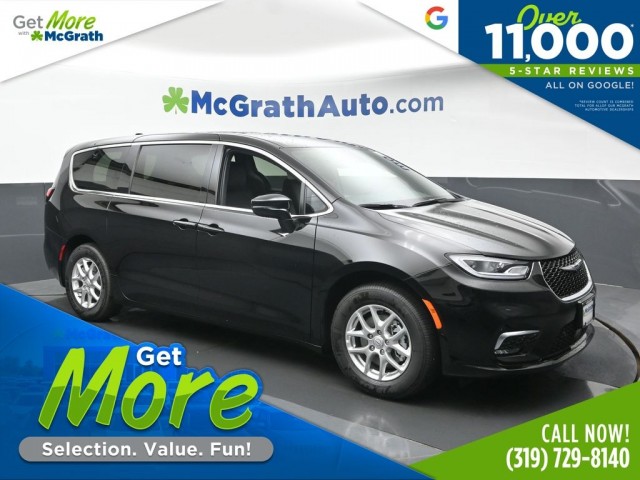 2026 Chrysler Pacifica Select's photo