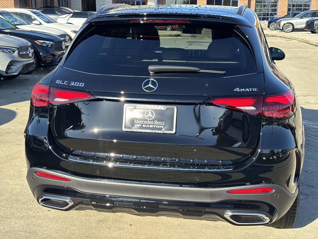 2026 Mercedes Benz GLC 300 4MATIC photo 2