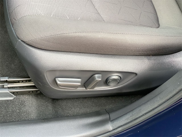 2021 Toyota RAV4 XLE photo 4